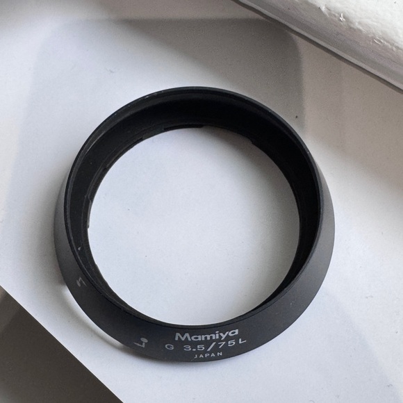 📸 Innovative Mamiya G 75mm f/3.5L Black Lens Hood – Vintage Camera Gear📸 - Picture 2 of 13